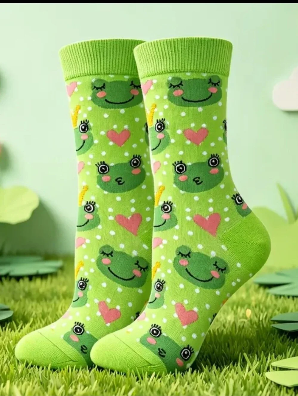 1 Pair Green Frog Socks with Hearts, Adult OS